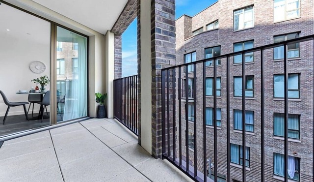 Stylish 2-BD for Trendy Urban Travelers - Sleeps 5