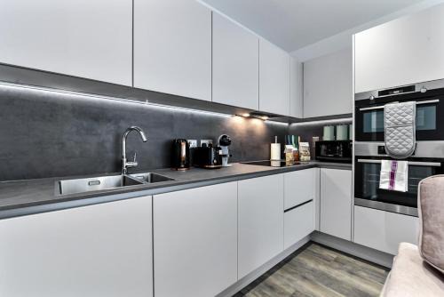 Stylish 2-BD for Trendy Urban Travelers - Sleeps 5