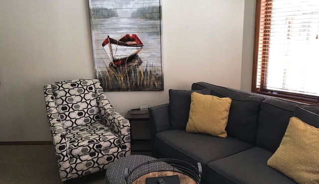 Stylish 2 bdrm 2 ba recently remodeled with many amenities for you to enjoy!