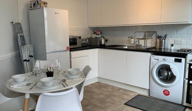 Stylish 2 Bedroom Cottage in Bishop's Stortford by BookedUK