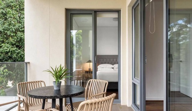 Stylish 2 Bed 2 Bath with Parking in Lane Cove