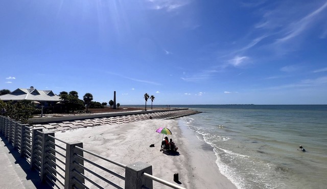 Stylish 2 bed - 2 bath Condo. Completely remodeled