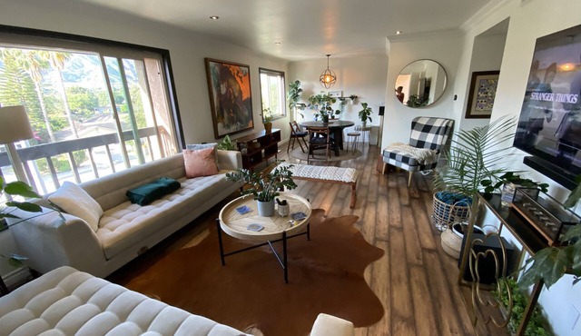 Stylish 2 bed 2 bath condo with a pool
