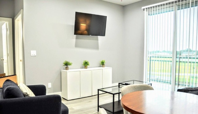 Stylish 2 bed/2bath in Sealy with Pool