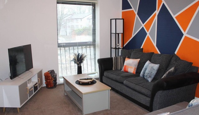 Stylish 2 bed apt | Free parking | Perfect for contractors and leisure stays