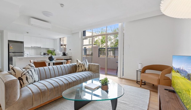 Stylish 2-Bed Apartment with Pool in Camperdown