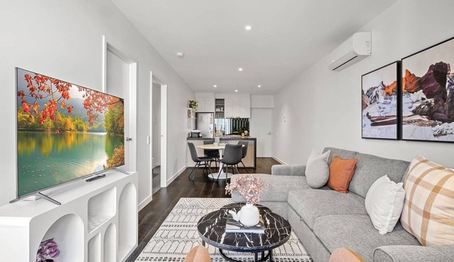 Stylish 2-Bed Apartment with Stunning City Views