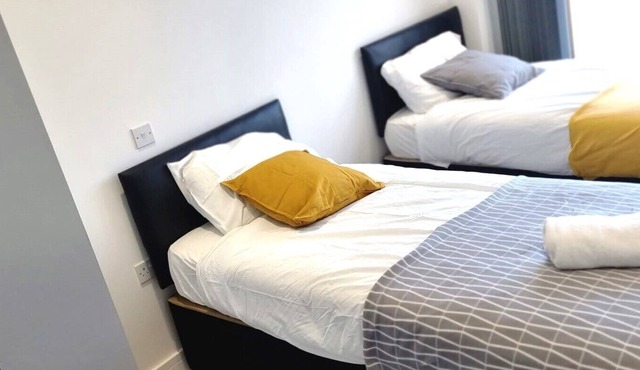 Stylish 2-Bed Apartment in Maidstone Town Centre and transport links