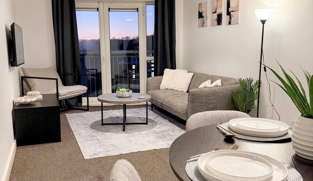 Stylish 2-Bed Apartment in Central Bolton