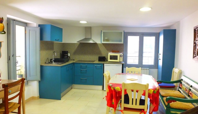 Stylish 2 bed apartment in the heart of Céret Old Town