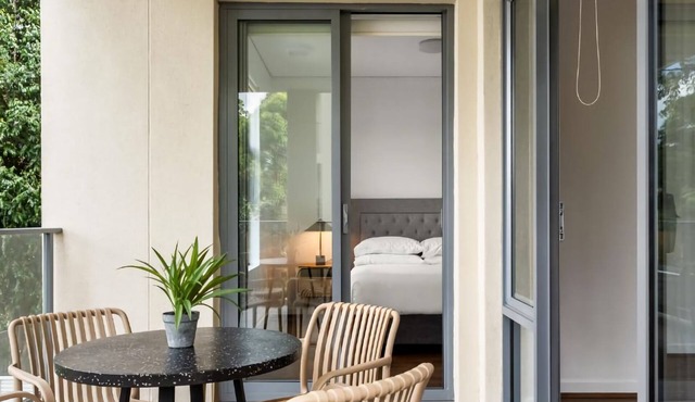 Stylish 2 Bed 2 Bath with Parking in Lane Cove