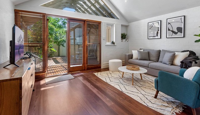Stylish 2-Bed Brunswick Retreat with Sunny Deck
