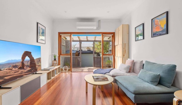 Stylish 2-Bed Cottage in Trendy Erskineville