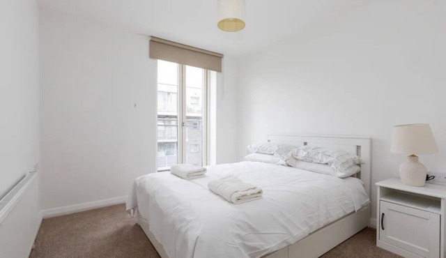 Stylish 2 Bed Duplex by Canal - Bow