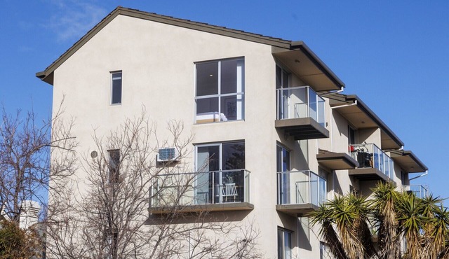 Stylish 2-Bed Home Steps from Henley Beach