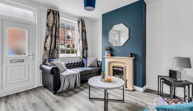 Stylish 2 Bed Home Perfect for Families & Work Stays