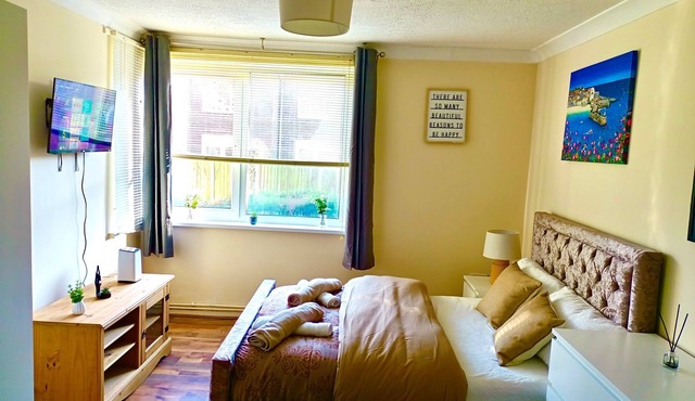 Stylish 2-bed home in Telford