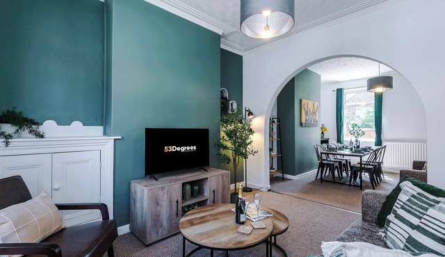 Stylish 2-Bed House in Crewe, Perfect for Business