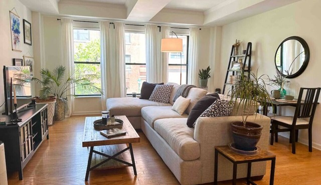 Stylish 2-Bed Retreat in Downtown Armory Square