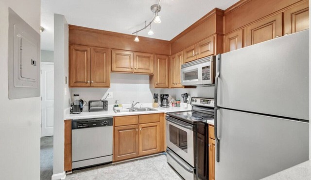Stylish 2 Bed Suite—in Crabtree Valley Raleigh!