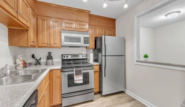 Stylish 2 Bed Suite—in Crabtree Valley Raleigh!