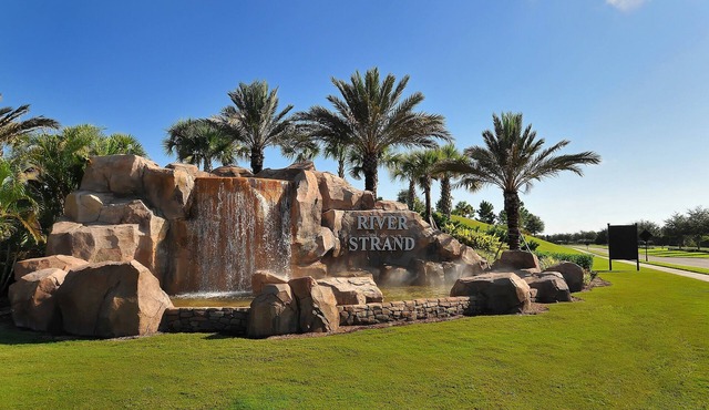 Stylish 2 Bed Top Floor View Condo with/Golf & Tennis Access