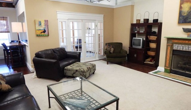 Stylish 2 bedroom 1 bath with riverfront views close to dining and downtown