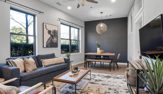 STYLISH 2 Bedroom 3 Bed Near Restaurants and Vandy