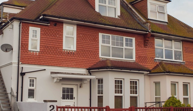 Stylish 2 bedroom apartment with full modern amenities.