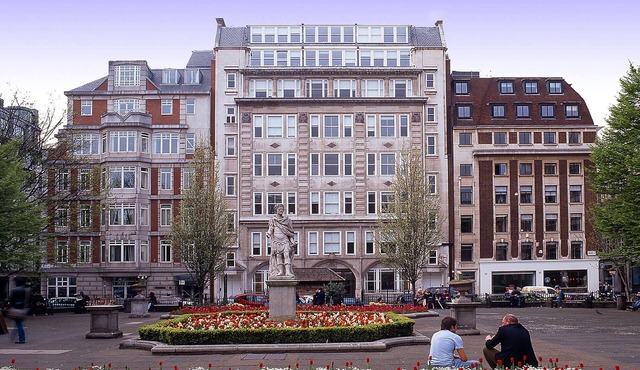 Stylish 2-Bedroom Apartment in the Heart of Soho with Central London Views