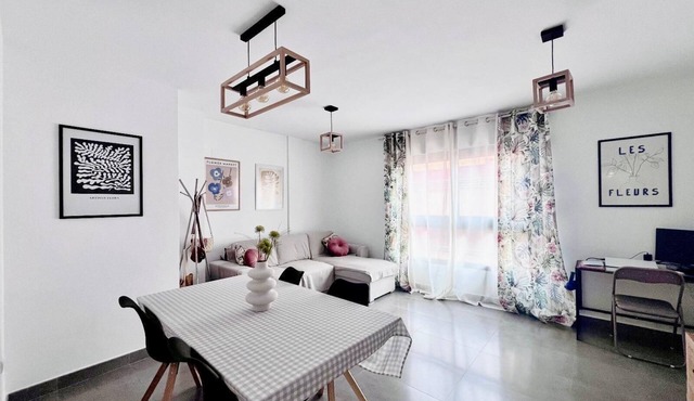 Stylish 2-Bedroom Apartment with WiFi,AC,Parking,10 Min from Beach,Medieval Town