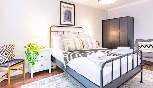 Stylish 2-Bedroom Flat in Great Warley – Sleeps 6 | Pass the Keys