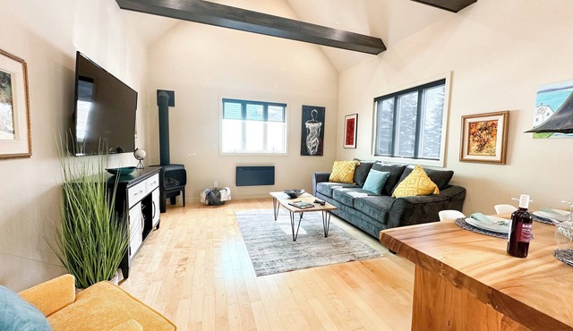 Stylish 2-Bedroom Getaway at The Red Door | Modern Amenities & Cozy Vibes