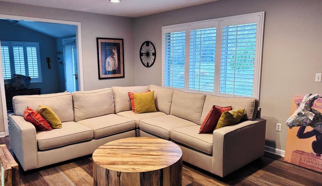 Stylish 2-bedroom house with serene waterview in Galesville.