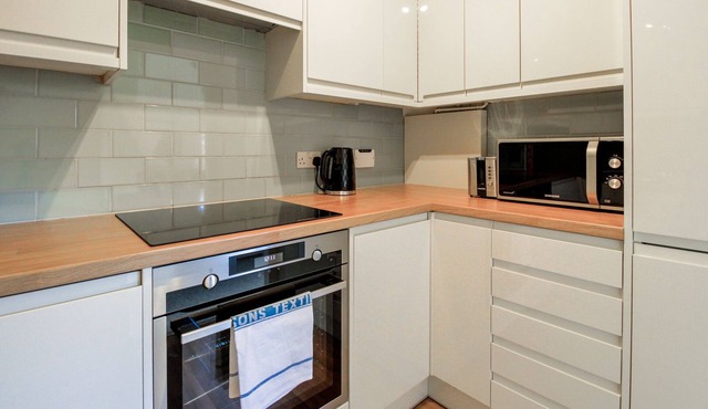 Stylish 2 Bedroom Maisonette