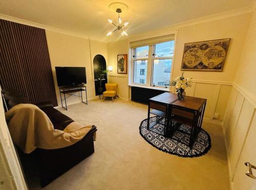 Stylish 2-Bedroom Modern Flat