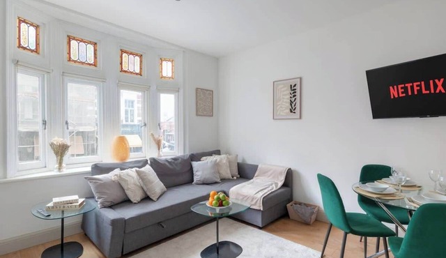 Stylish 2 Bedroom | Putney | Zone 2