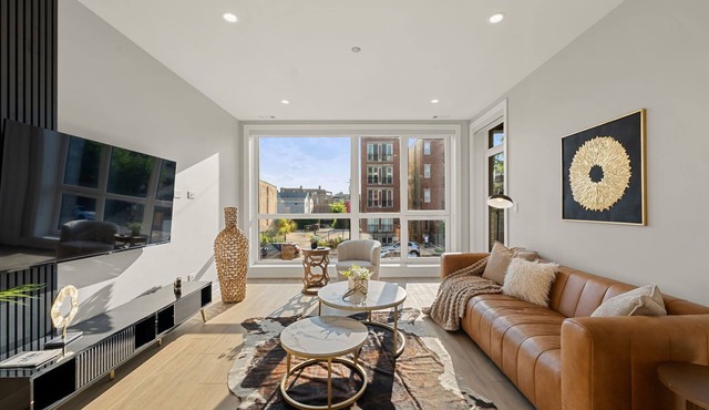 Stylish 2-Bedroom Retreat with Parking and Balcony