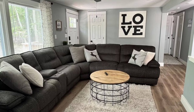 Stylish 2-Bedroom Ski/Lake House in Masthope Mountain Community