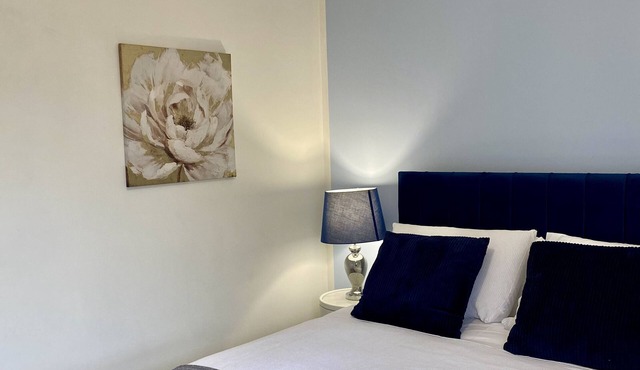 Stylish 2-Bedroom, Sleeps 5, Short walk to Durham City Centre, Wifi & Laundry