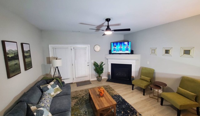 Stylish 2-bedroom townhome near Duke & Local Hospitals