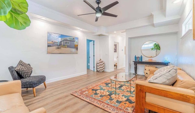 Stylish 2-Bedroom walking distance to Downtown