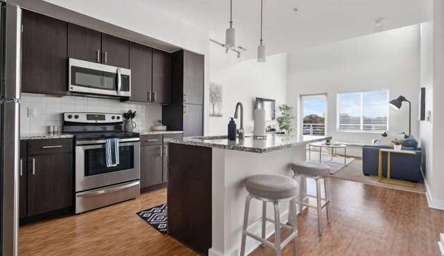 Stylish 2 Bedroom With Pool