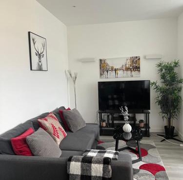 Stylish 2 bedrooms, 2 bathrooms with workspace in Milton Keynes