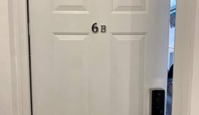 Stylish 2 BR Apartment in Denton + Free Parking