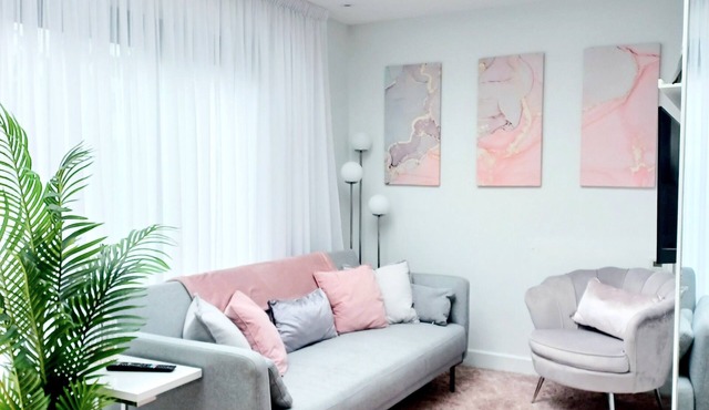 Stylish 2 Double Bed Holiday House With Garden