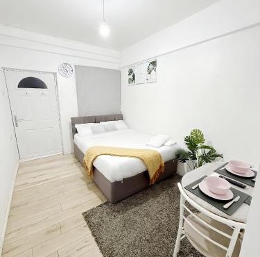 Stylish 2-Guest Studio with Netflix, Prime - FREE WIFI & FREE PARKING - Aroluchi Ville
