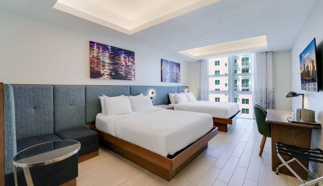 Stylish 2 Queen Studio Pool & Gym. Perfect location