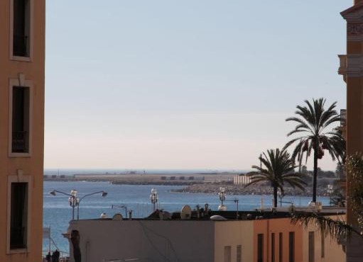 Stylish 2 Room Flat 60 meters to the beach