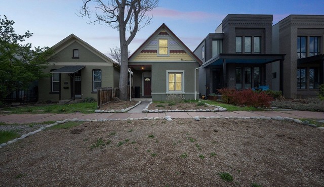 Stylish 2-story Home - Perfect Denver Location 2 Bedroom Home